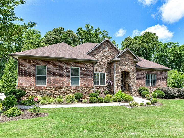 Property Photo: 8701 Whitehawk Hill Road NC 28173