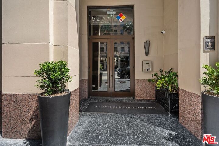 Property Photo:  6253 Hollywood Blvd  CA 90028 