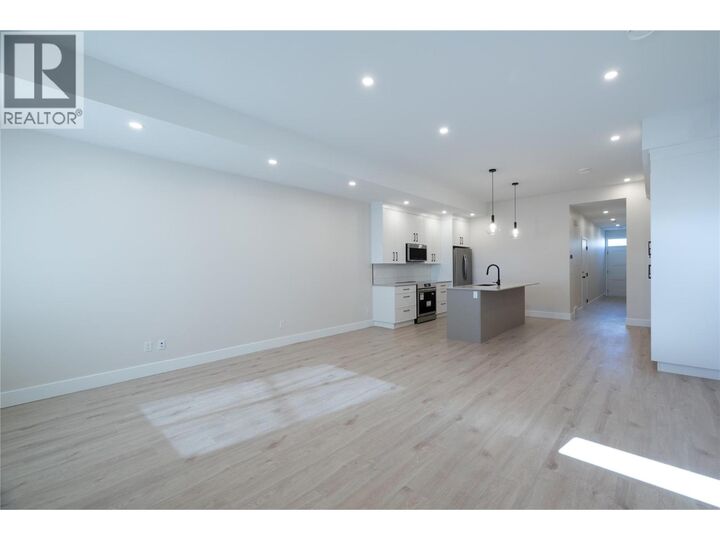 Property Photo: 163 Chestnut Avenue BC V2B 1L3