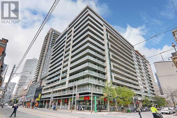 Property Photo:  111 Elizabeth Street  ON M5G 1P7 