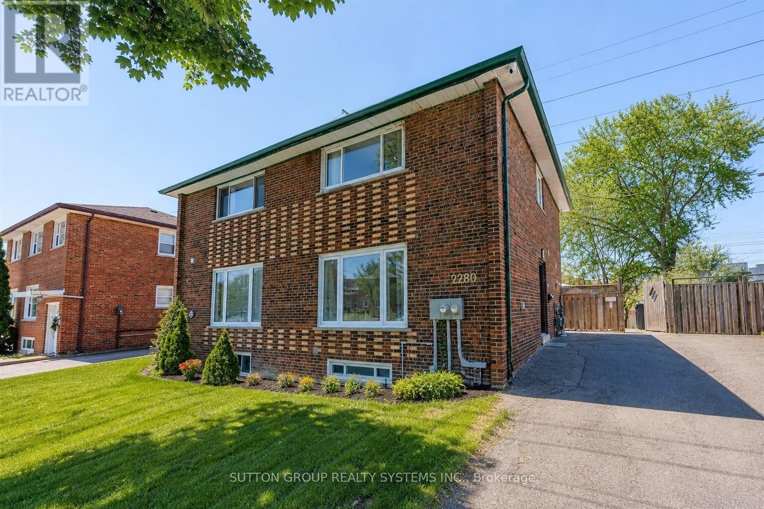 Property Photo:  2280 Wiseman Court  ON L5J 1P2 
