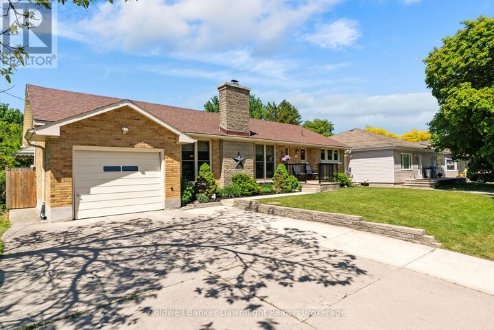 Property Photo:  116 Sanders Street East  ON N0M 1S1 