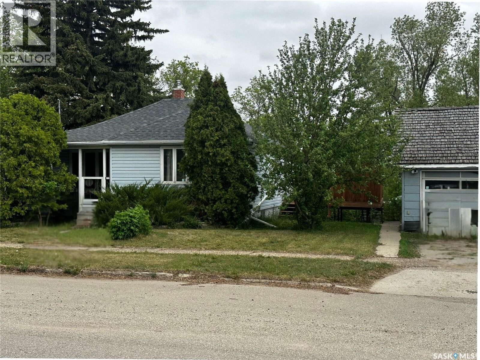 Property Photo:  333 5th Avenue SE  SK S4H 1Y4 