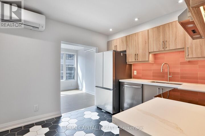Property Photo:  612 Gerrard Street East 2  ON M4M 1Y3 