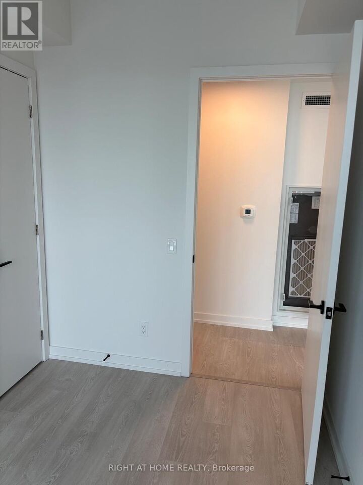 Property Photo: 35 Parliament Street East 2711 ON M5A 0Z5