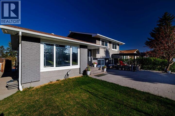 Property Photo:  124 Whiteside Crescent Northeast  AB T1Y 2A7 