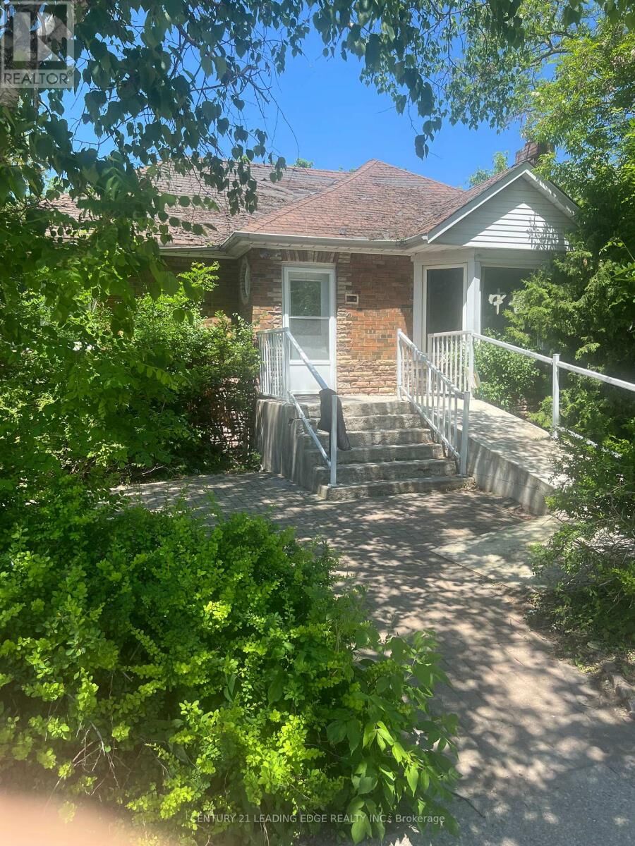 Photo de la propriété:  230 Finch Avenue East  ON M2N 4S2 