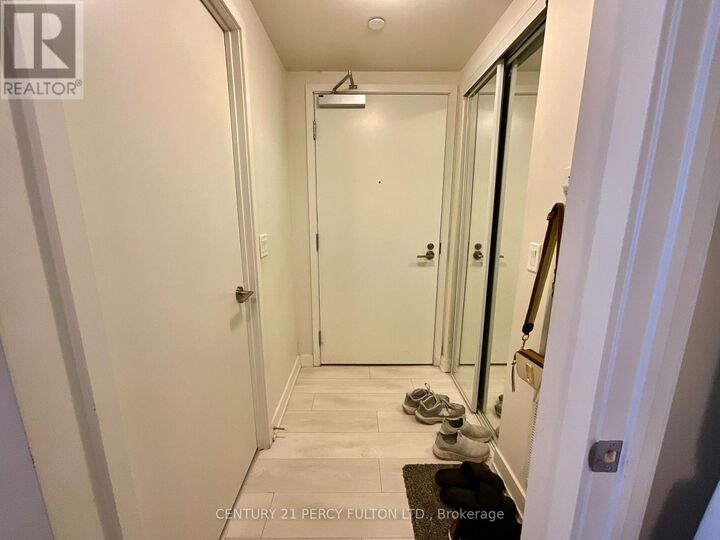 Property Photo:  6 Sonic Way 2101  ON M3C 0P1 