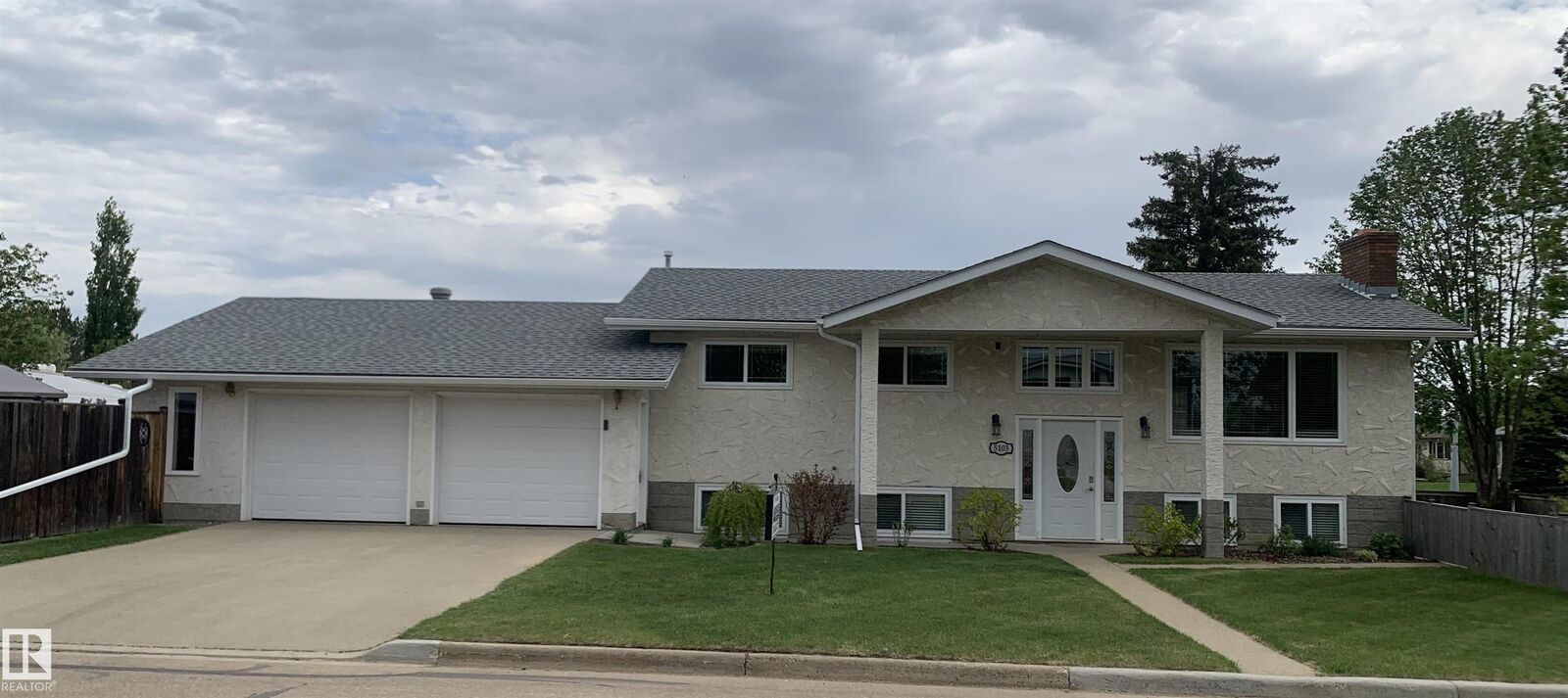 Property Photo: 5103 53 Street AB T0G 0B1