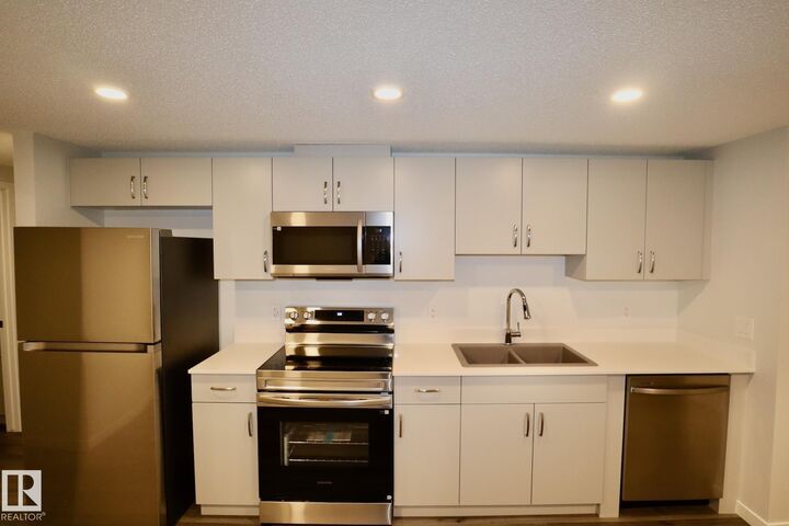 Property Photo:  63 Sereno Lane Bsmt  AB T8L 0Z9 