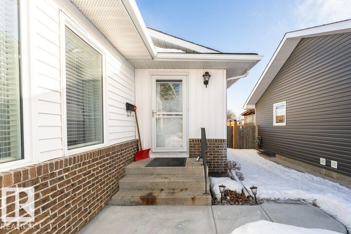 Property Photo: 17419 96 Street NW AB T5Z 2B5