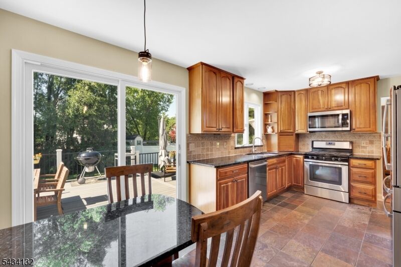 Property Photo:  7 Mitchell Ln  NJ 08809 