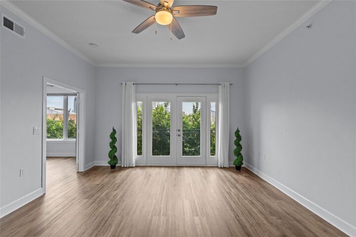 Property Photo:  1900 Genesee Street 203  TX 77006 
