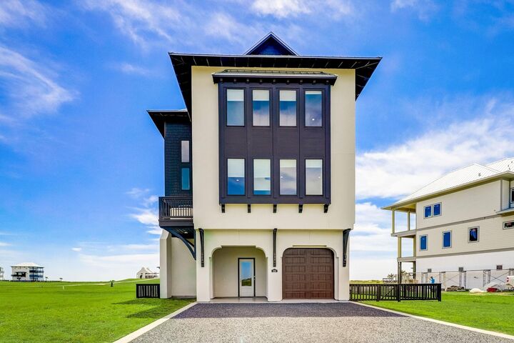 Property Photo:  328 Seagrass  TX 77617 