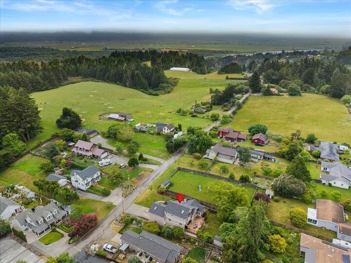 Property Photo:  521 Nob Hill Road  CA 95540 