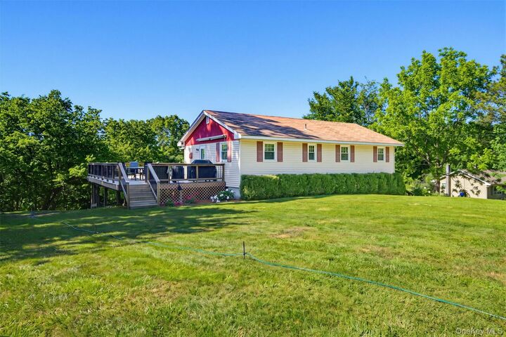 Property Photo:  19 Ivy Cliff Road  NY 10916 