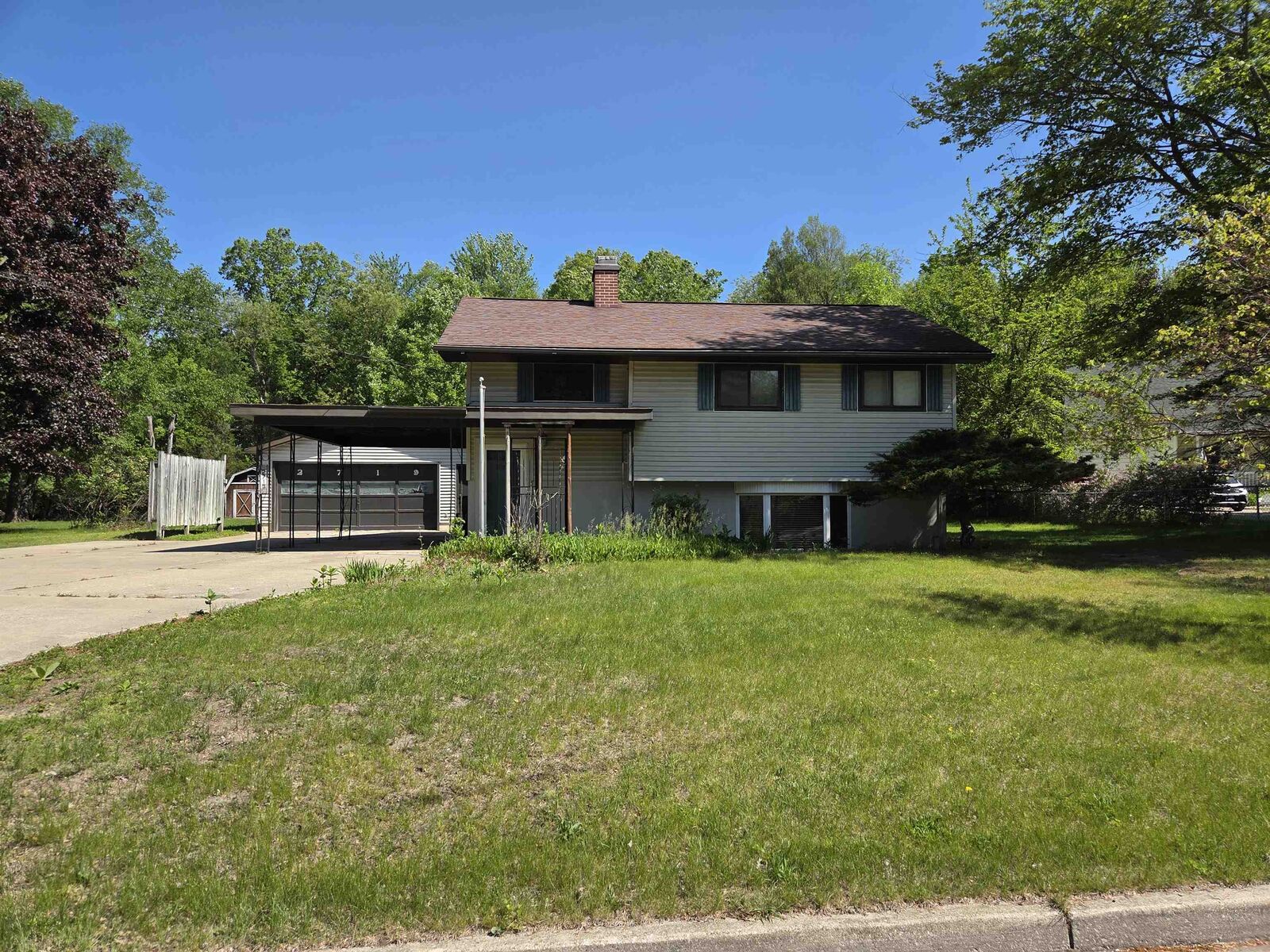 Property Photo:  2719 Parsons Ct  MI 48642 