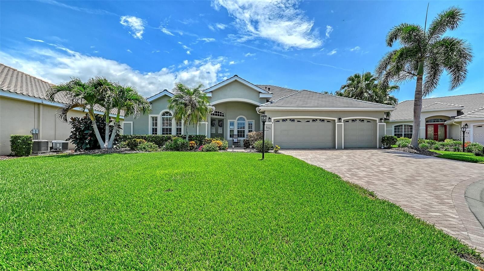 Property Photo:  7151 Wainscott Court  FL 34238 