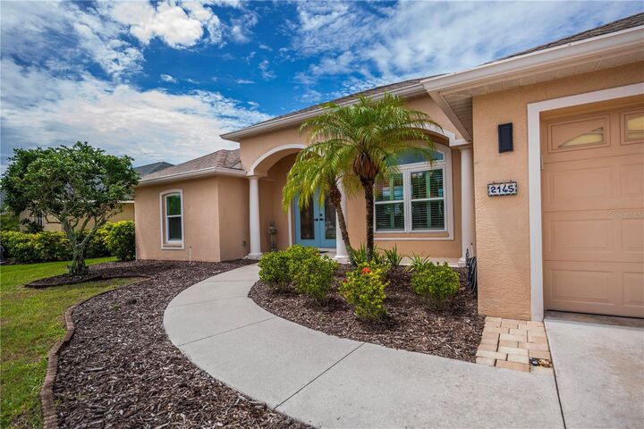 Property Photo:  2145 Date Palm Way  FL 34292 