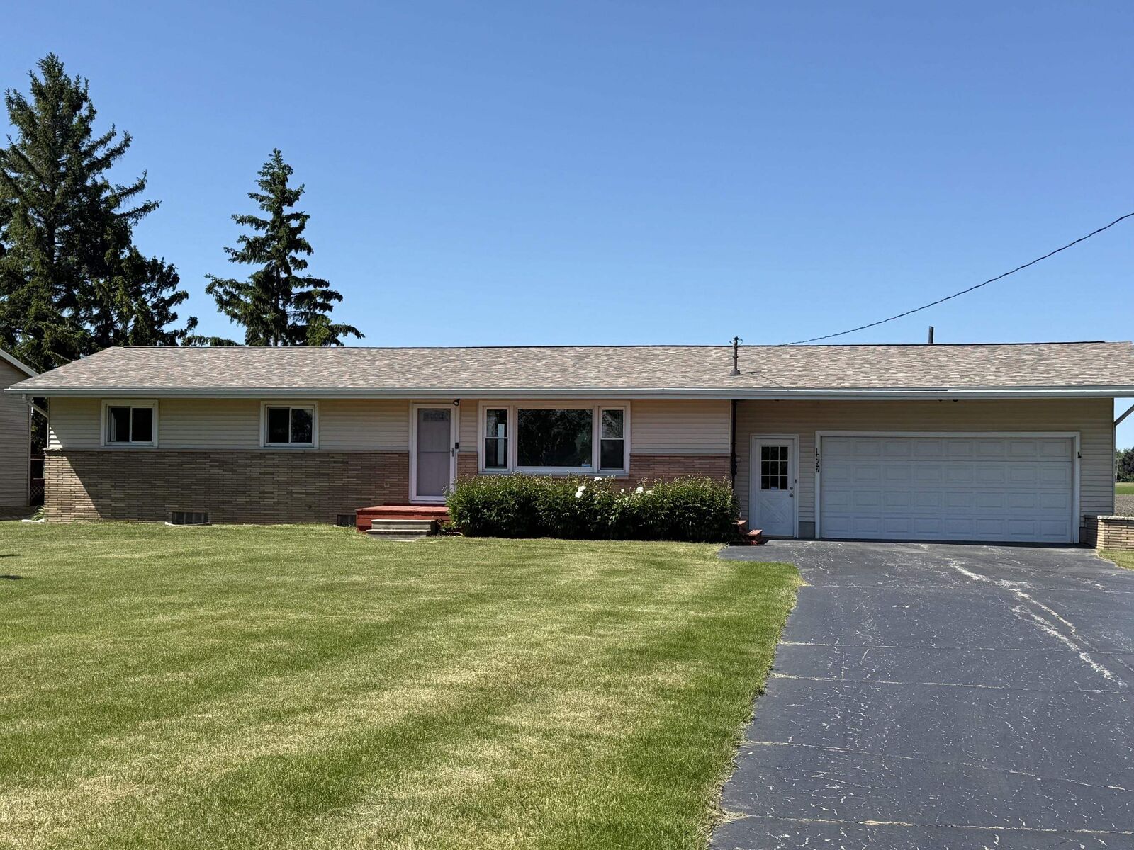Property Photo:  457 E Center Road  MI 48732 