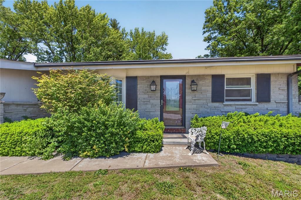 Property Photo: 2629 Netherton Drive MO 63136