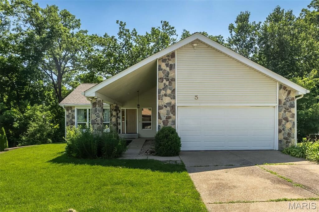 Property Photo: 5 Provence Drive MO 63367