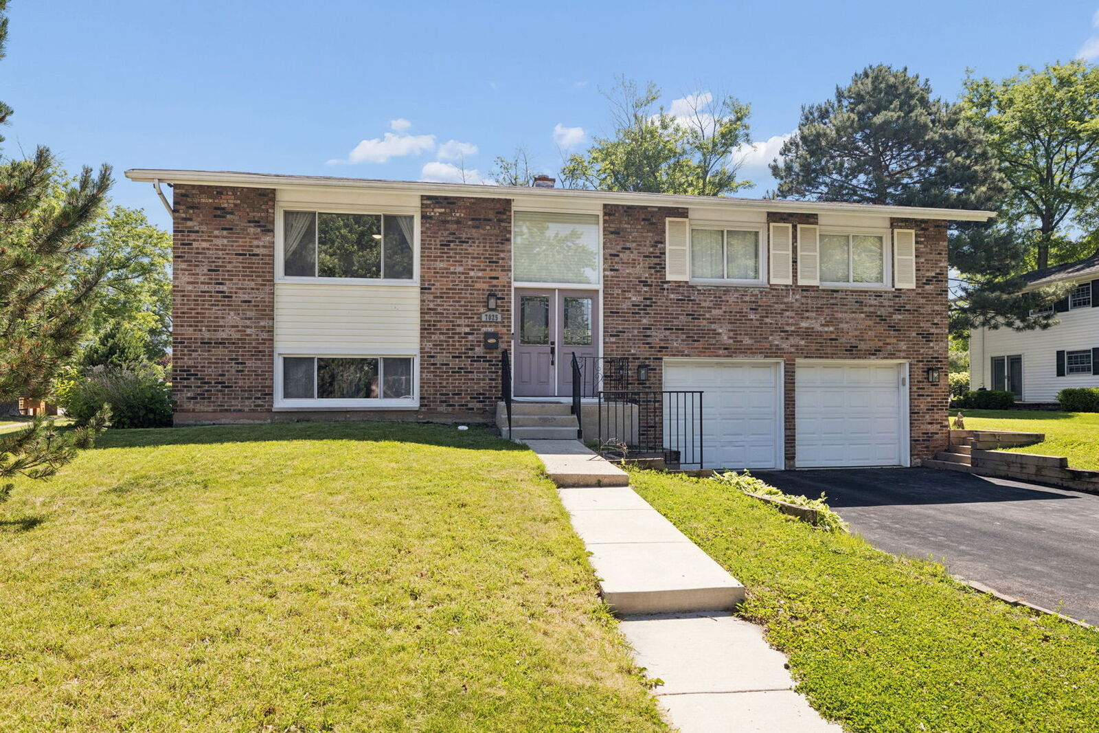 Property Photo:  7025 Roberts Drive  IL 60517 