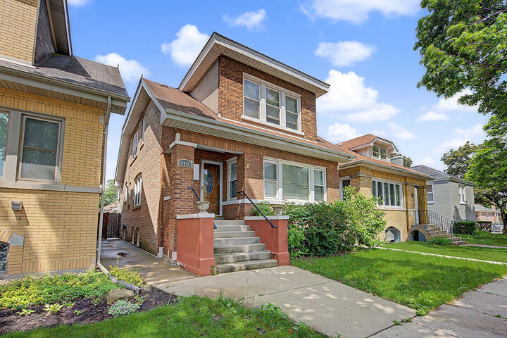 Property Photo:  4450 N Mango Avenue  IL 60630 