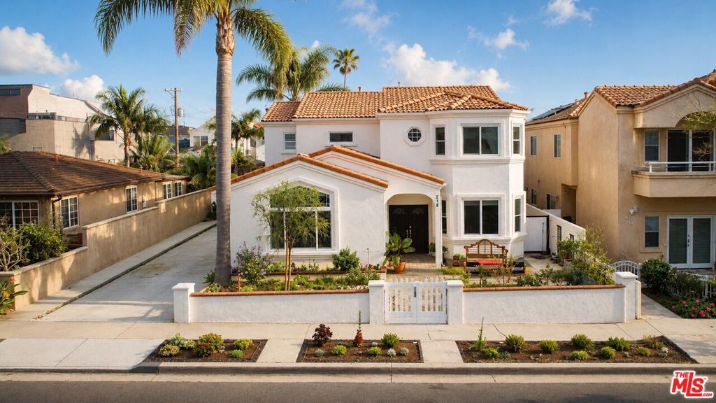 Property Photo:  218 Indianapolis Avenue  CA 92648 