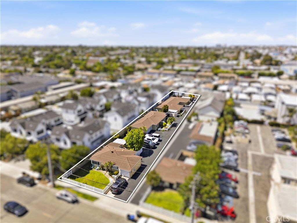 Property Photo:  131 E 21st Street  CA 92627 