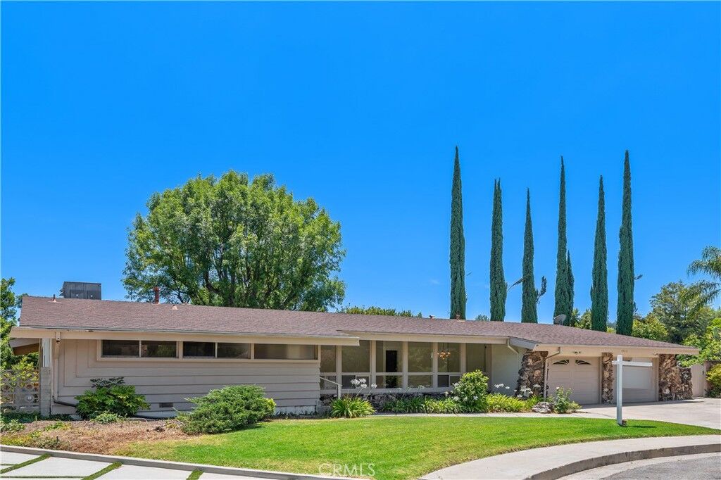 Property Photo: 4500 Callada Place CA 91356