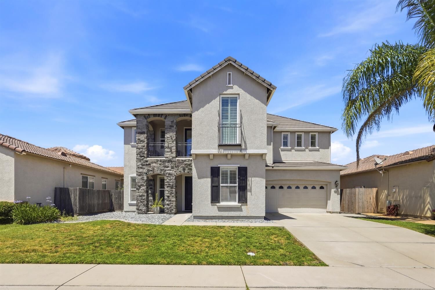 Property Photo:  6813 Vilamoura Way  CA 95757 