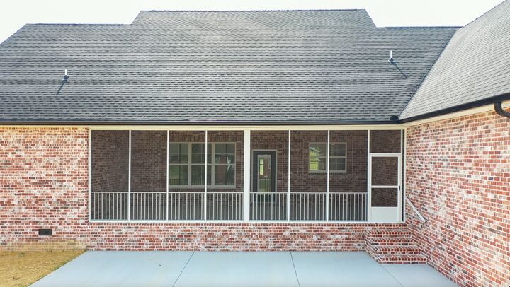 Property Photo: 106 Settlers Trce TN 37388