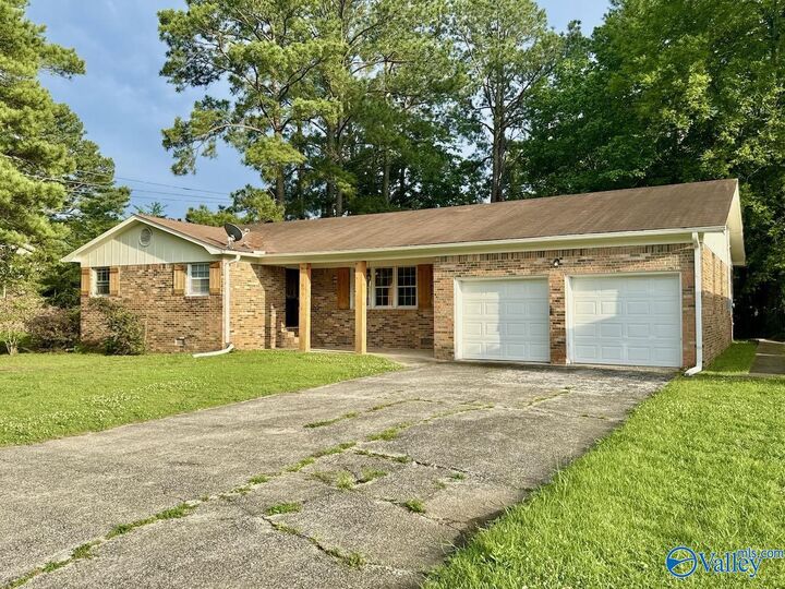 Property Photo:  1929 Woodmead Street  AL 35601 
