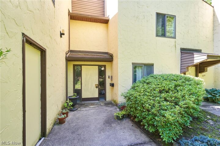 Property Photo:  880 Hampton Ridge Drive  OH 44313 