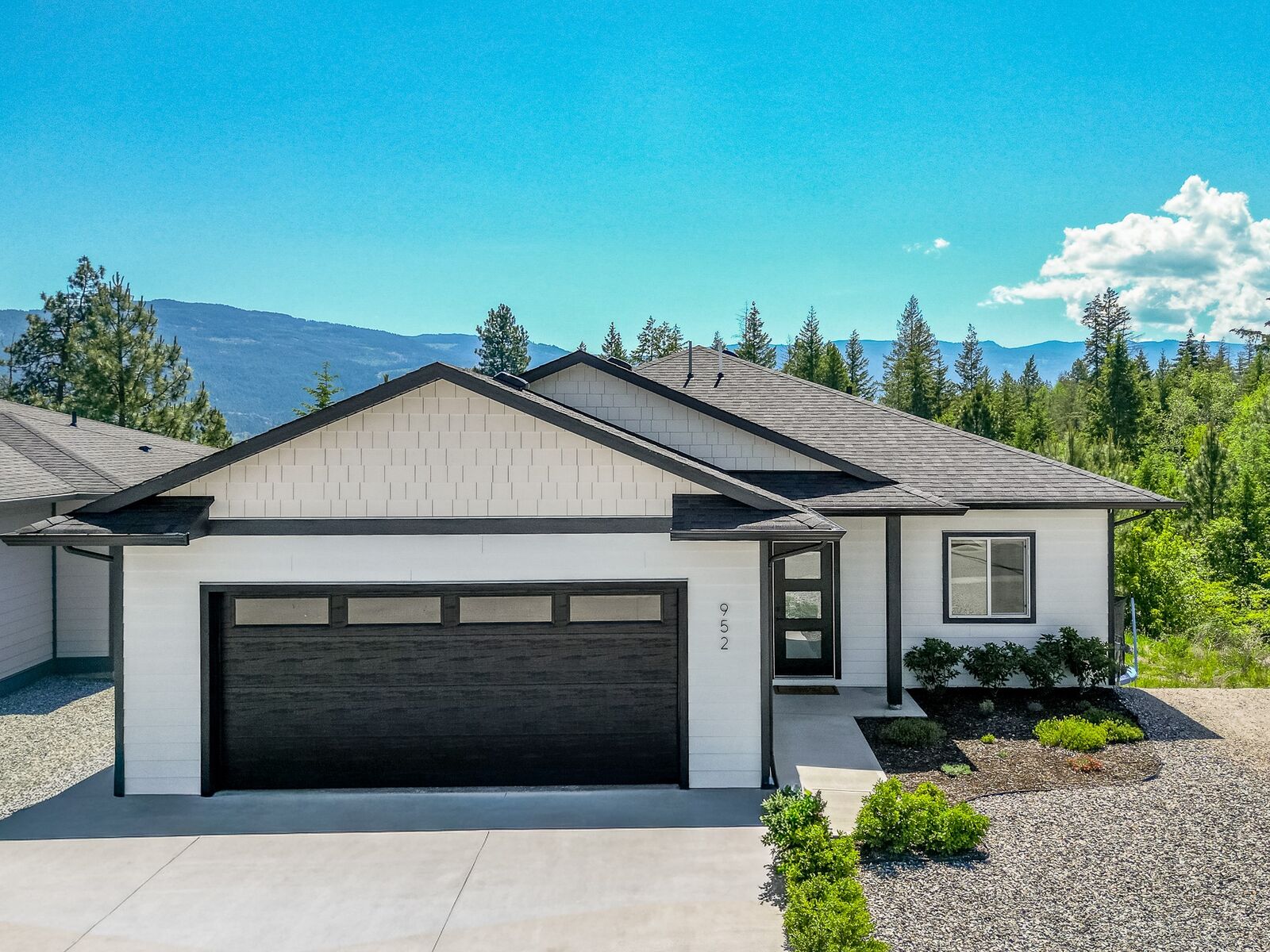 Property Photo: 952 Ridgewood Drive BC V0E 1V1
