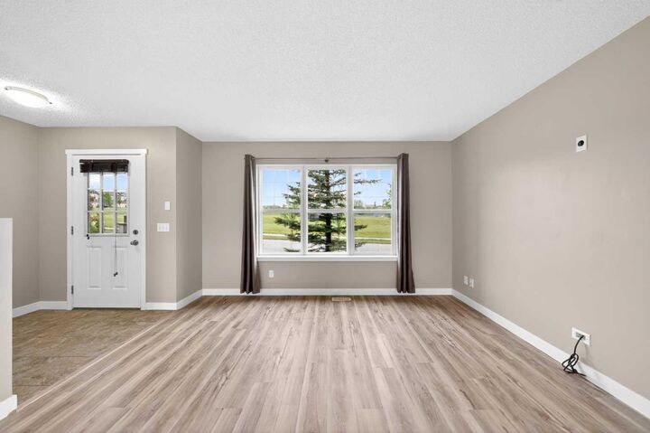 Property Photo:  928 Panamount Boulevard NW  AB T3K 0P4 