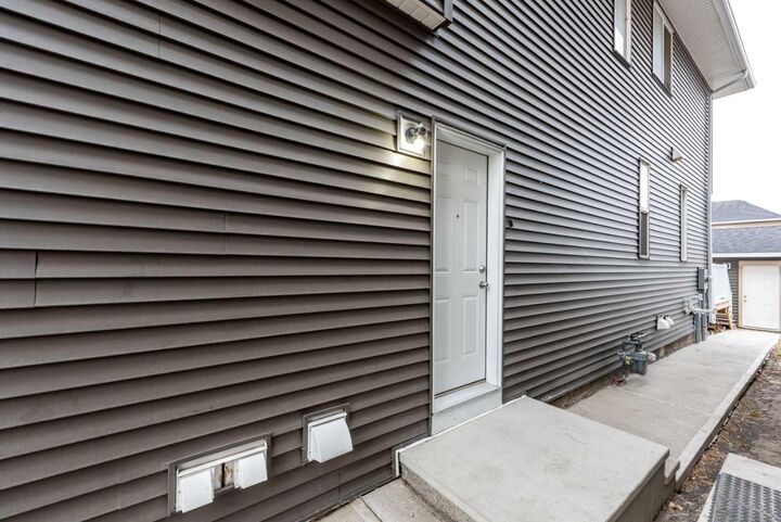 Property Photo:  57 Corner Glen Row NE  AB T3N 2L9 