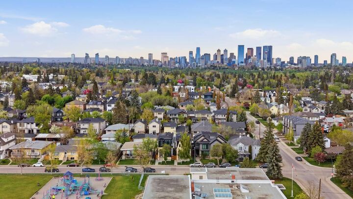 Property Photo:  510 54 Avenue SW  AB T2V 0C7 