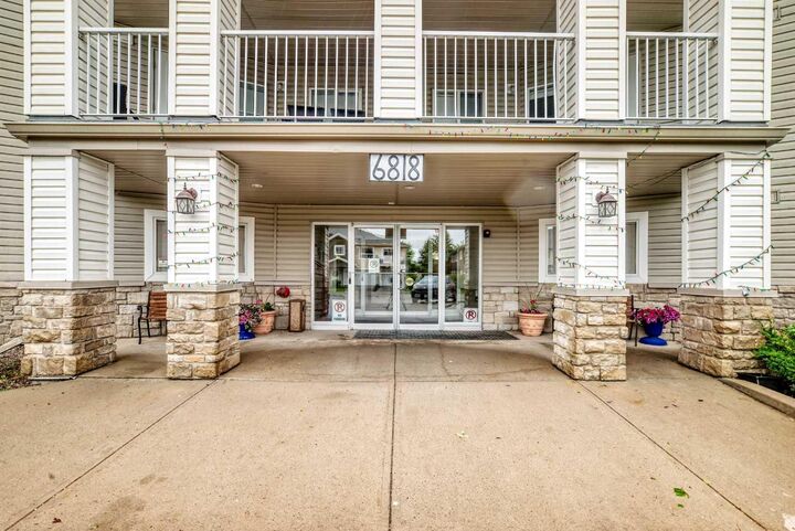 Property Photo: 6818 Pinecliff Grove NE 3340 AB T1Y 7L2