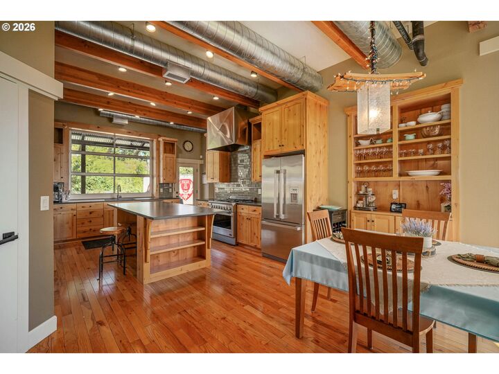 Property Photo:  2015 Landaggard Dr  OR 97304 