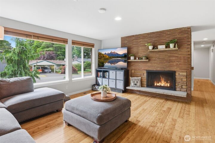 Property Photo:  826  Maplewood Avenue  WA 98030 