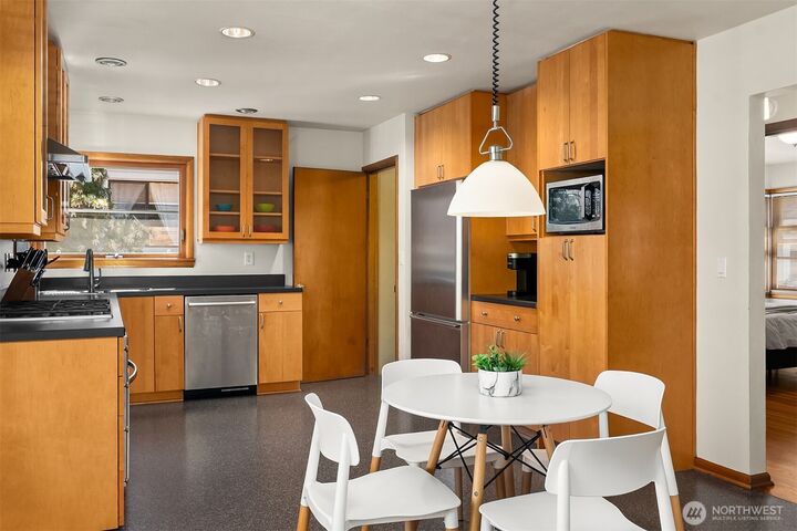 Property Photo:  1821 N 47th Street  WA 98103 