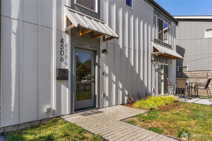 Property Photo: 4506 S Kenyon St WA 98118