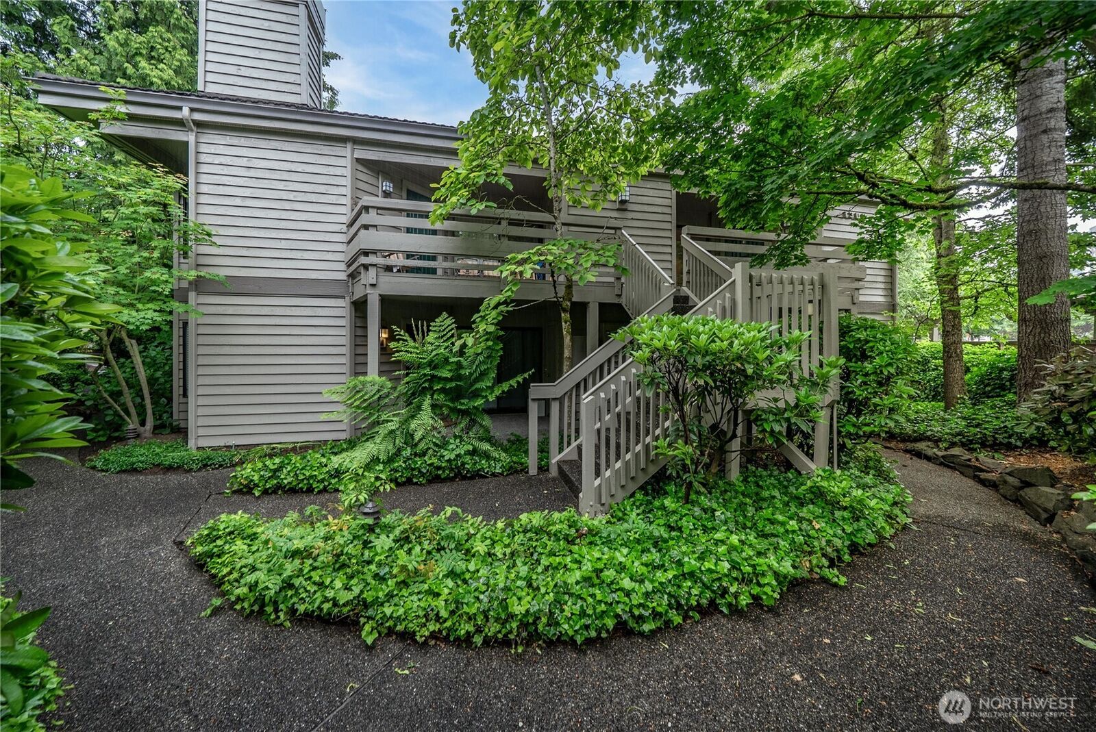 Property Photo: 1300 Bellevue Way NE 2 WA 98004
