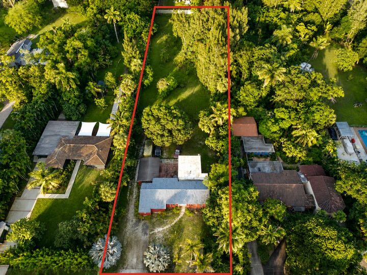 Property Photo:  300 Bayberry Drive  FL 33317 