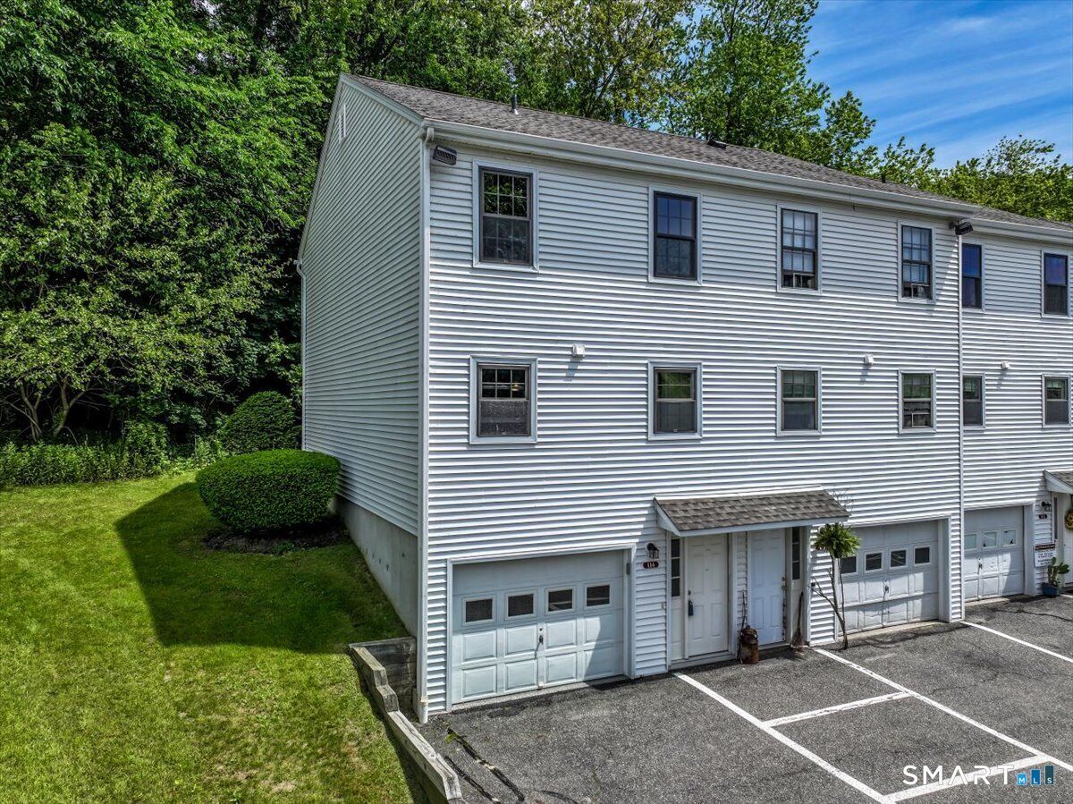 Property Photo:  114 Aspetuck Village 114  CT 06776 