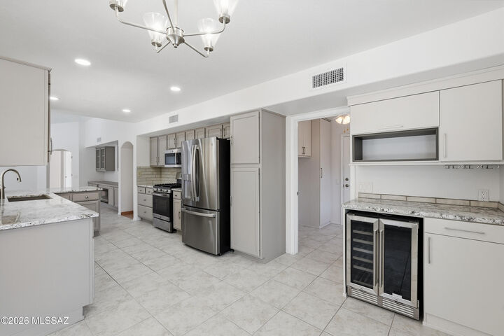 Property Photo: 14311 N Choctaw Drive AZ 85755