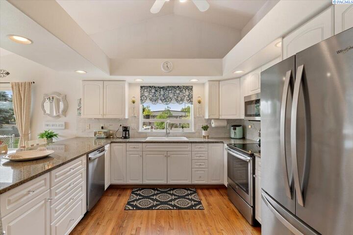 Property Photo:  901 Sirron  WA 99352 