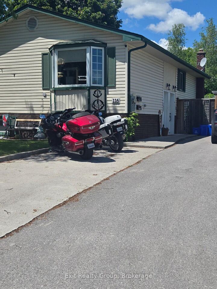 Property Photo: 116 Nicholas Street ON K8V 6B2